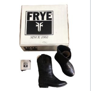 Frye Carson Pull On black leather books Sz 5toddler/little kid